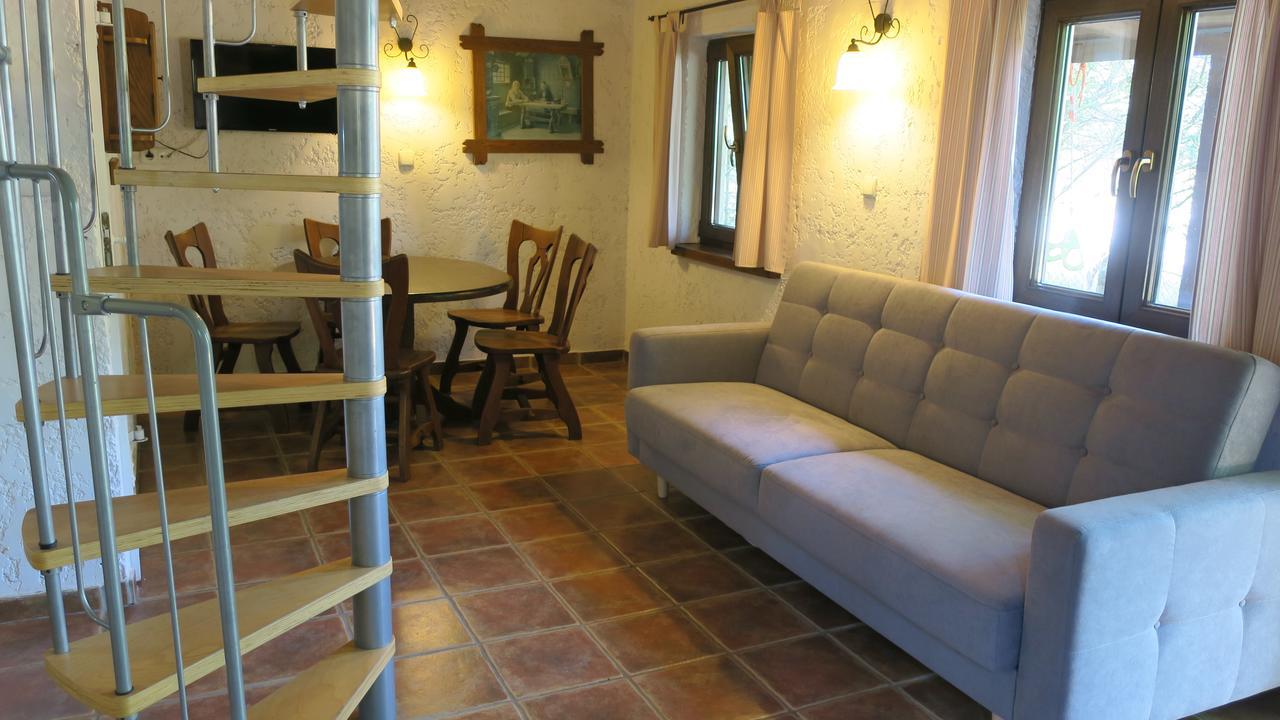 Osada Pod Czerwonym Debem - Czarny Mlyn Villa Jastrzębia Góra Екстериор снимка